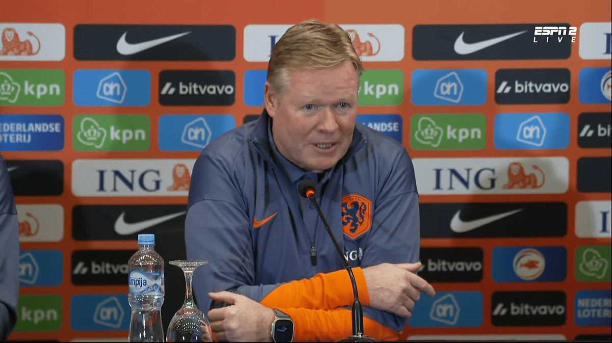 Bondscoach Ronald Koeman tijdens de persconferentie van Oranje