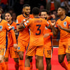 Het Nederlands elftal viert een doelpunt