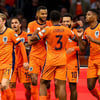 Het Nederlands elftal viert een doelpunt