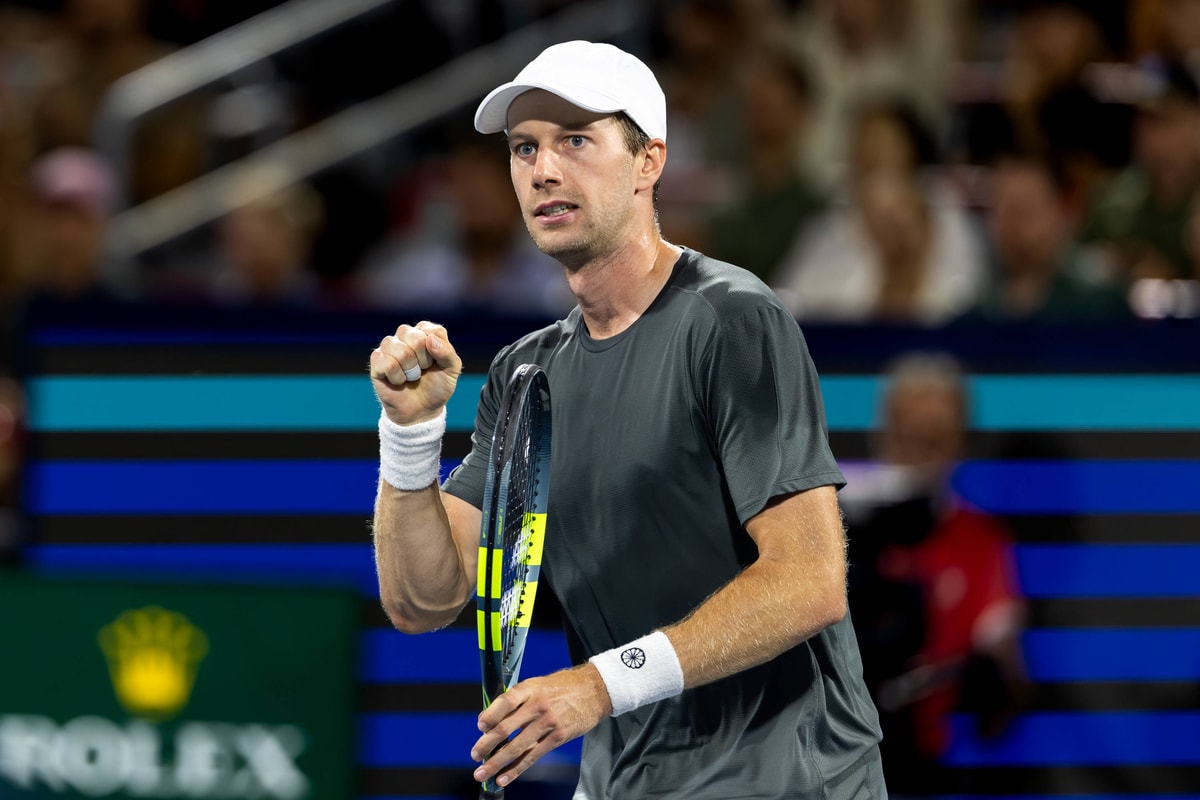 Botic van de Zandschulp verzekerde zich met zijn stunt tegen Alex de Minaur op de US Open van minimaal 290.000 dollar prijzengeld.