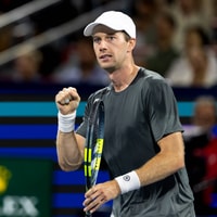 Botic van de Zandschulp verzekerde zich met zijn stunt tegen Alex de Minaur op de US Open van minimaal 290.000 dollar prijzengeld.