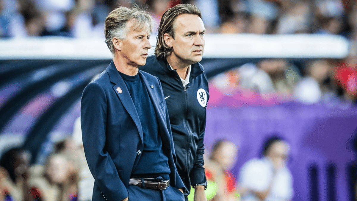 Arvid Smit (rechts) in gesprek met Andries Jonker 