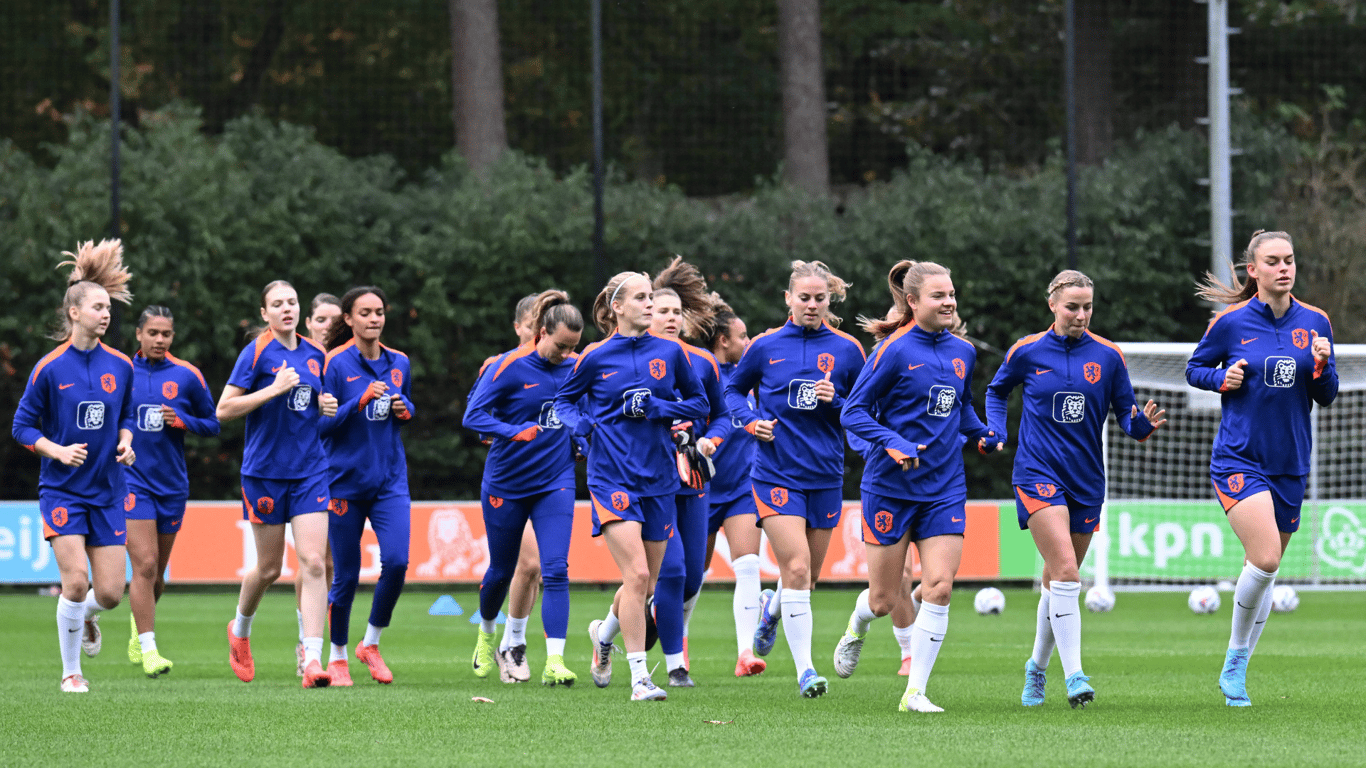 De Oranje Leeuwinnen tijdens de training 