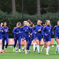 De Oranje Leeuwinnen tijdens de training 