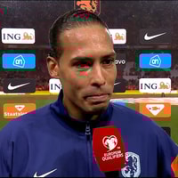 Virgil van Dijk voor de camera van de NOS