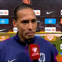 Virgil van Dijk voor de camera van de NOS