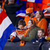 Oranjefans op de tribunes