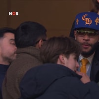 Memphis Depay bekijkt Nederland - Noorwegen vanaf de tribune