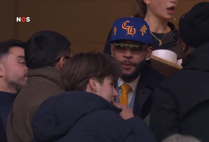 Memphis Depay bekijkt Nederland - Noorwegen vanaf de tribune