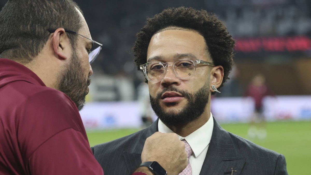 Memphis Depay wordt verweten dat hij Corinthians financieel kapot maakt.