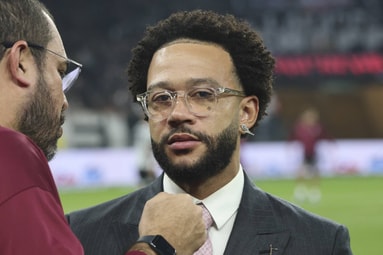Memphis Depay wordt verweten dat hij Corinthians financieel kapot maakt.
