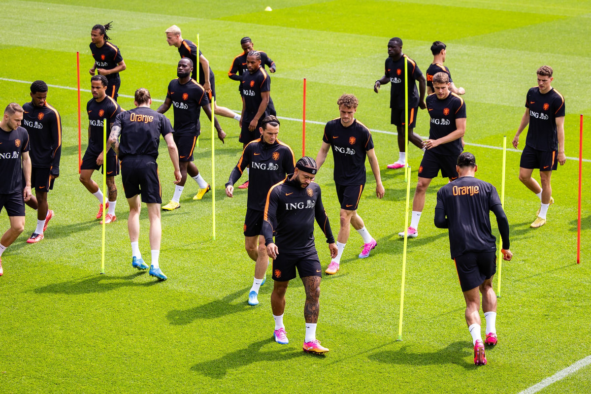 Het Nederlands elftal tijdens een training in Zeist