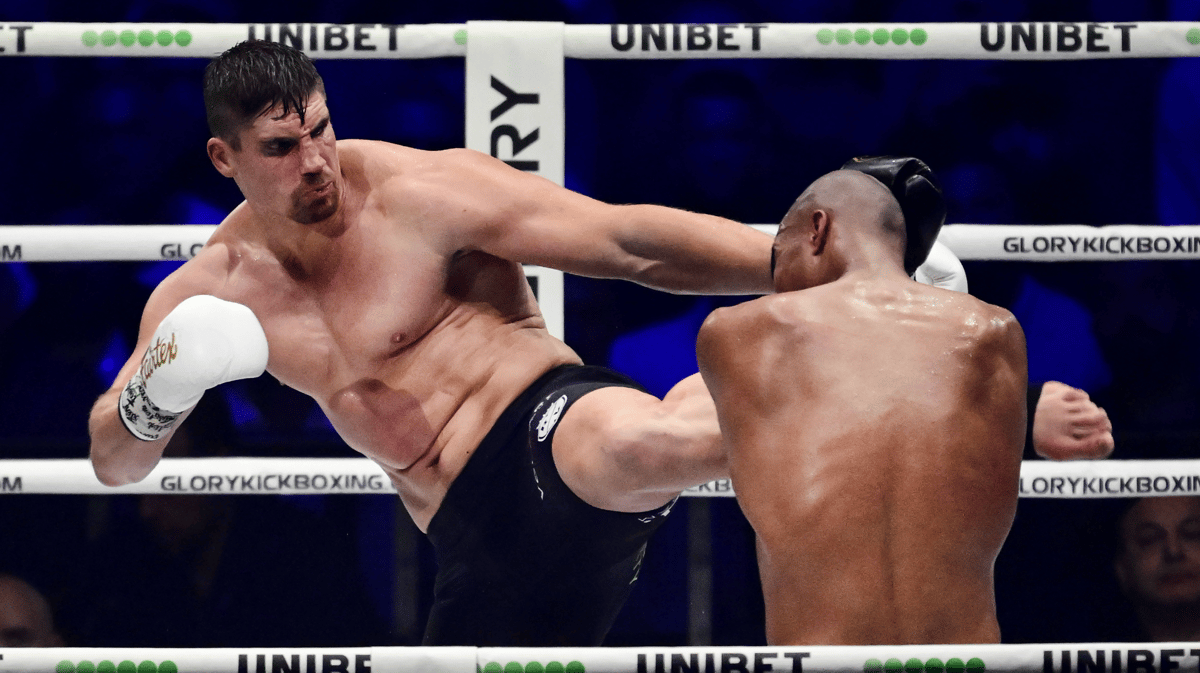 Rico Verhoeven in gevecht met Levi Rigters