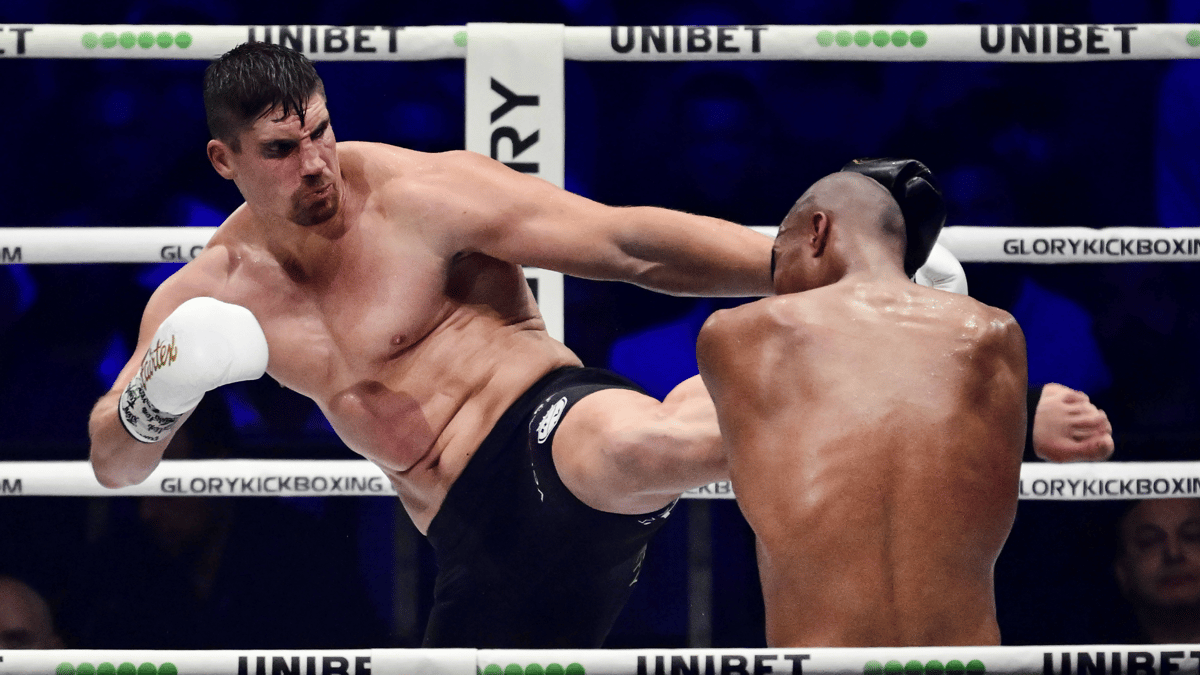 Rico Verhoeven in gevecht met Levi Rigters