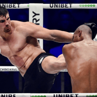 Rico Verhoeven in gevecht met Levi Rigters