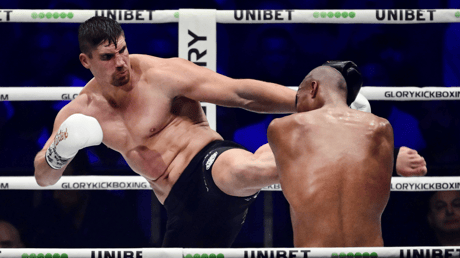 Rico Verhoeven in gevecht met Levi Rigters