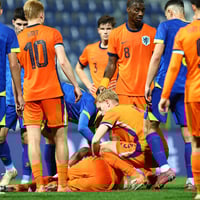 Antoni Milambo liep een ogenschijnlijk zware blessure op bij Jong Oranje tegen Bosnië-Herzegovina.