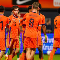 Jong Oranje viert het doelpunt tegen Litouwen