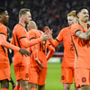 Het Nederlands elftal viert een doelpunt