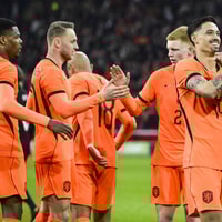 Het Nederlands elftal viert een doelpunt