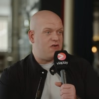 Michael van Gerwen voor de camera van Viaplay