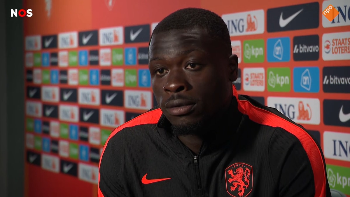 Brian Brobbey voor de camera van de NOS