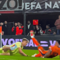 Dean Huijsen komt weg met een gele kaart