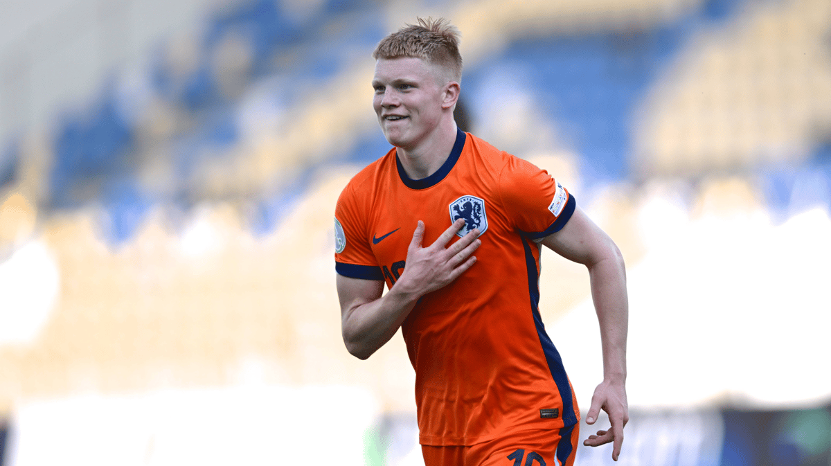 Kees Smit in actie voor Oranje O19