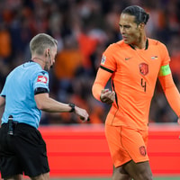 Van Dijk ziet groot verbeterpunt na start met Xavi: 'Dan zijn we kwetsbaar'