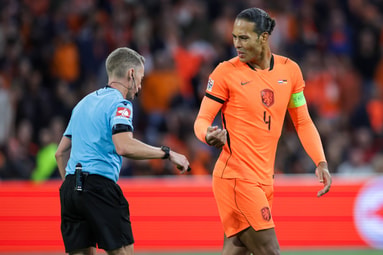 Van Dijk ziet groot verbeterpunt na start met Xavi: 'Dan zijn we kwetsbaar'