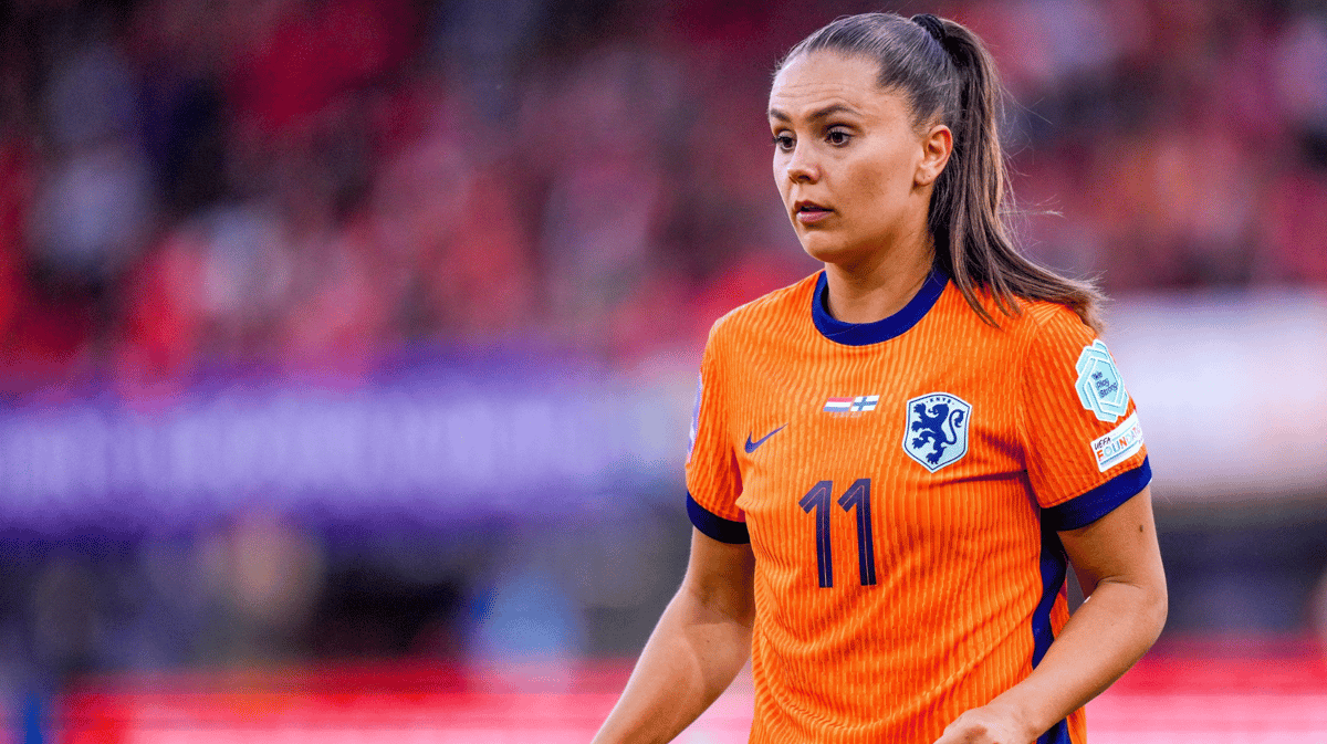 Lieke Martens in actie voor de Oranje Leeuwinnen