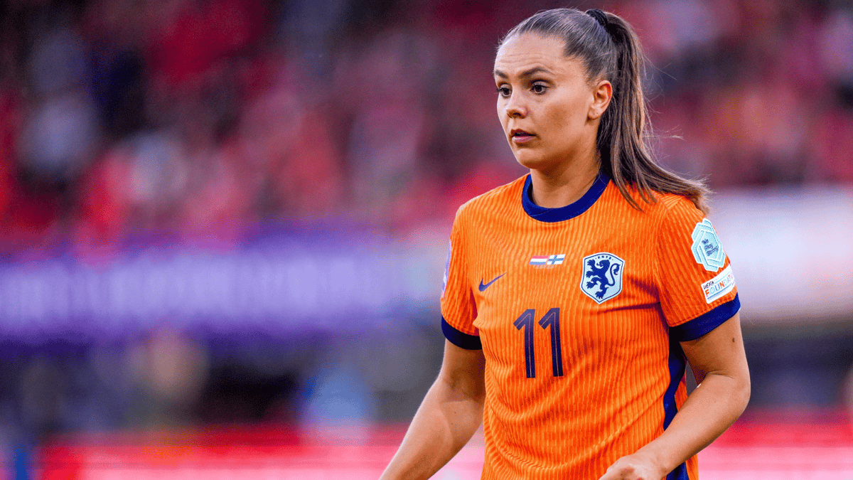 Lieke Martens in actie voor de Oranje Leeuwinnen