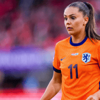 Lieke Martens in actie voor de Oranje Leeuwinnen