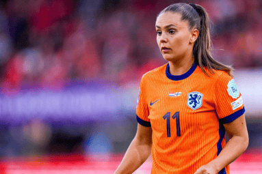 Lieke Martens in actie voor de Oranje Leeuwinnen