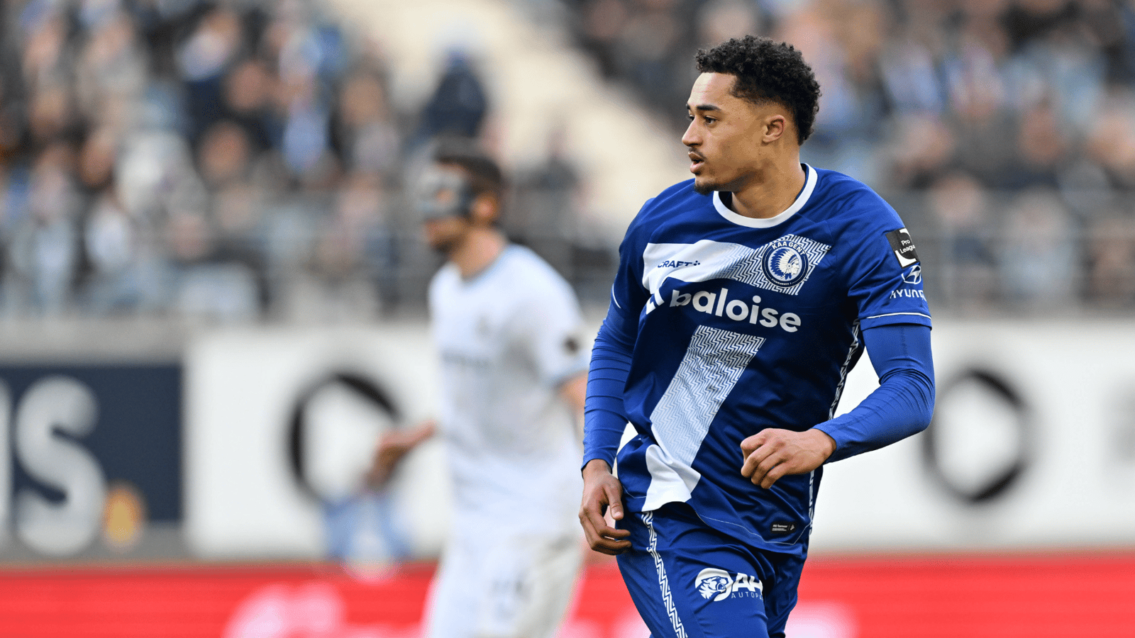 Aimé Omgba in actie voor KAA Gent