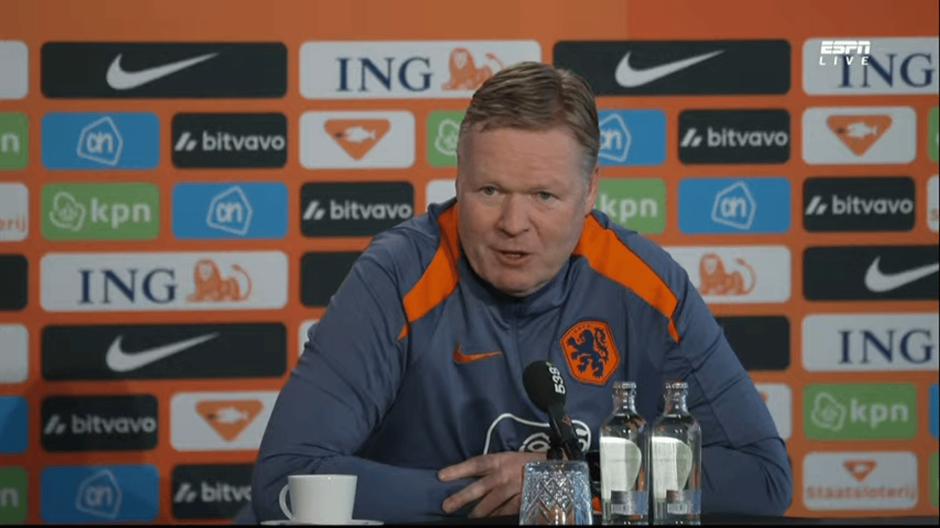 Ronald Koeman tijdens de persconferentie van het Nederlands elftal