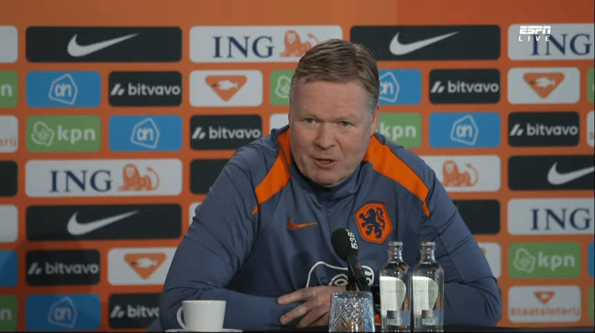 Ronald Koeman tijdens de persconferentie van het Nederlands elftal