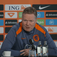Ronald Koeman tijdens de persconferentie van het Nederlands elftal