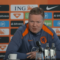 Ronald Koeman tijdens de persconferentie van het Nederlands elftal