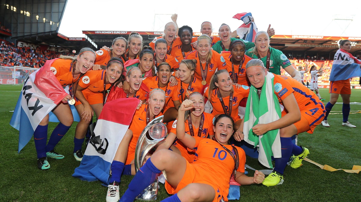 De Oranje Leeuwinnen na het winnen van het EK in 2017.