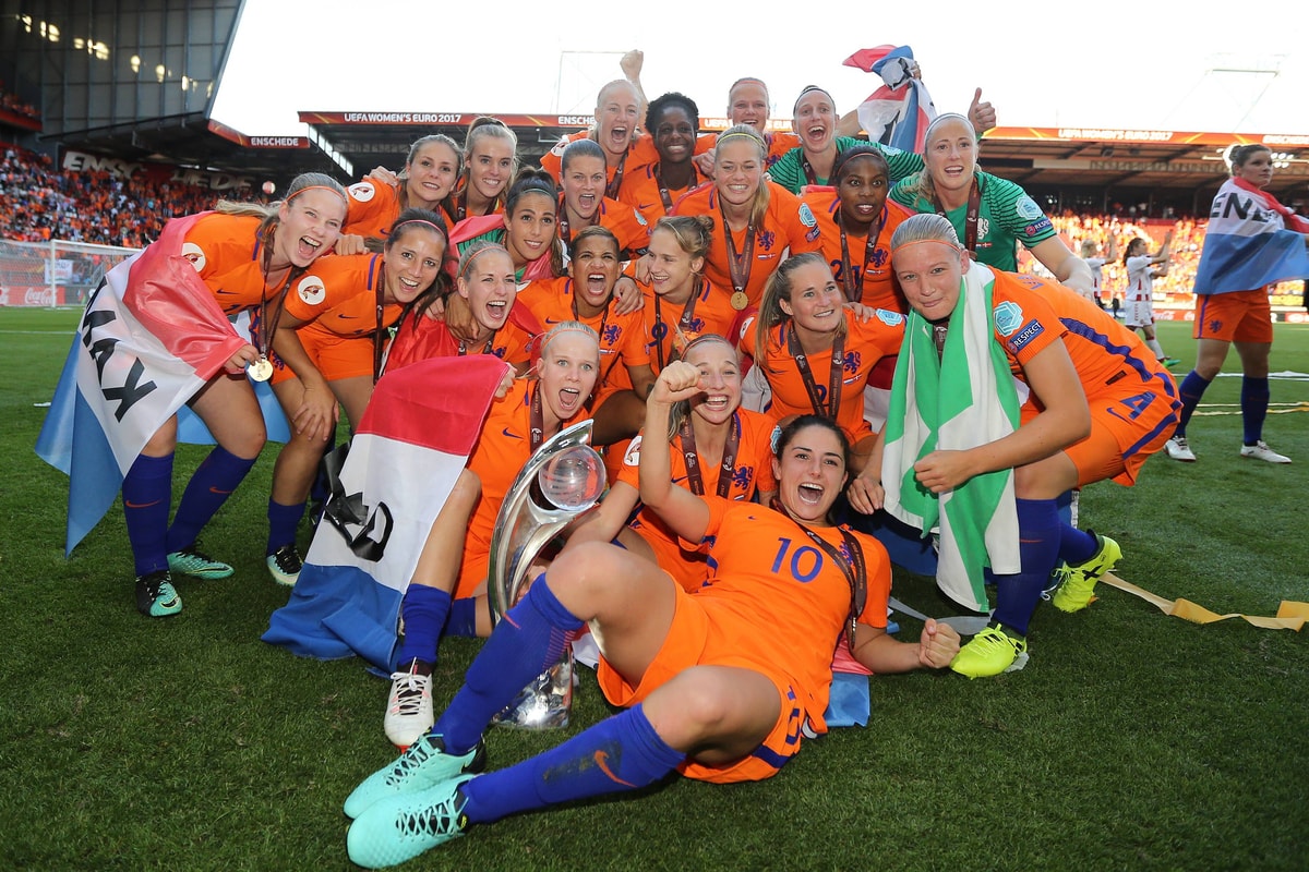 De Oranje Leeuwinnen na het winnen van het EK in 2017.