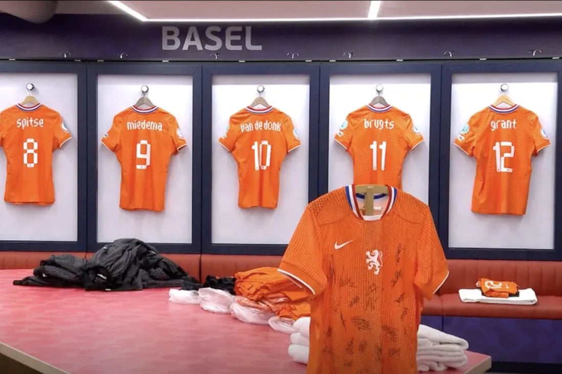 Veelbesproken Oranjeshirt Andries Jonker