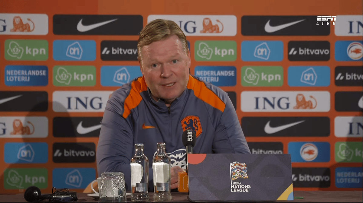 Ronald Koeman tijdens de persconferentie van Oranje