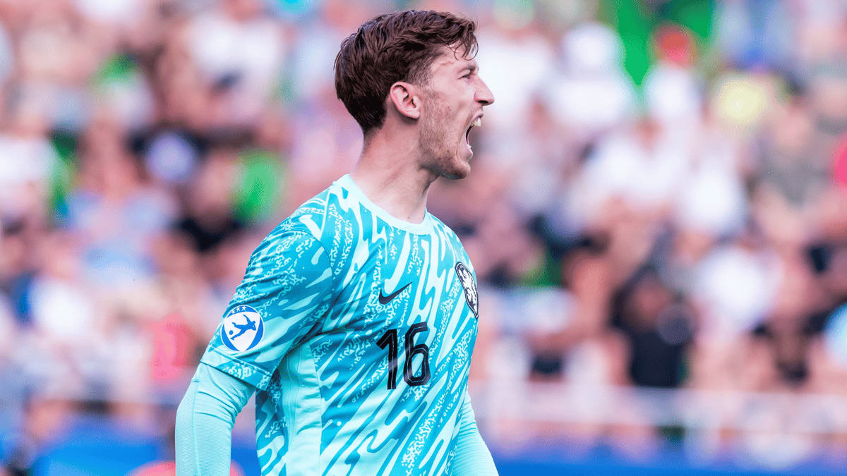 Robin Roefs in het doel van Jong Oranje