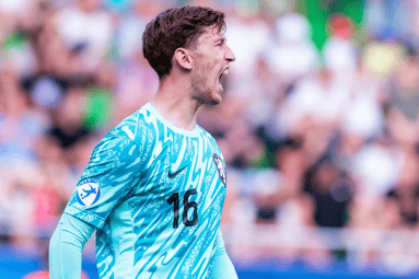 Robin Roefs in het doel van Jong Oranje