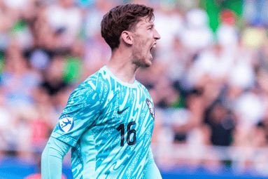 Robin Roefs in het doel van Jong Oranje