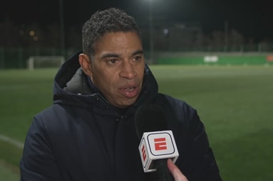 Michael Reiziger voor de camera van ESPN