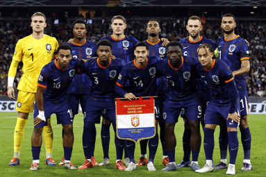 De opstelling van Nederland in het uitduel met Duitsland 