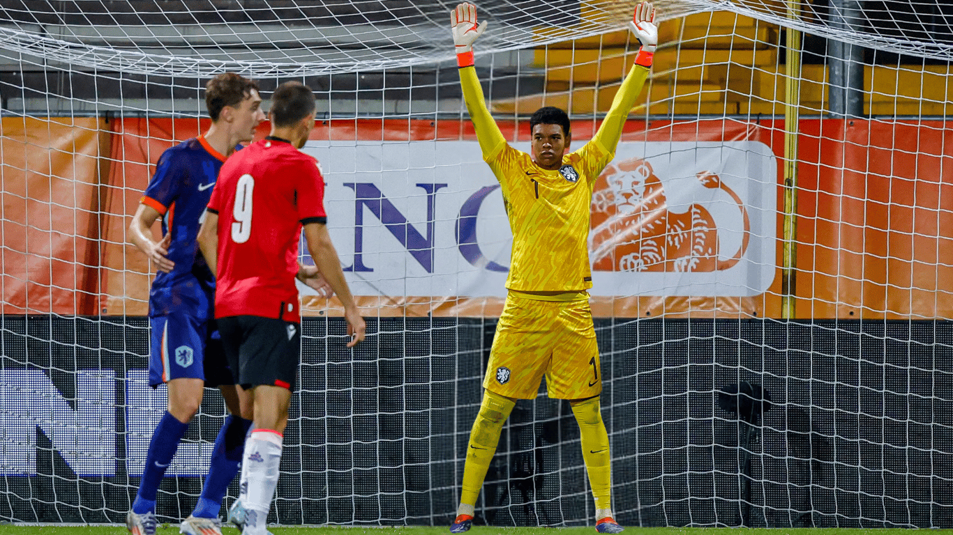 Rome-Jayden Owusu-Oduro in actie bij Jong Oranje