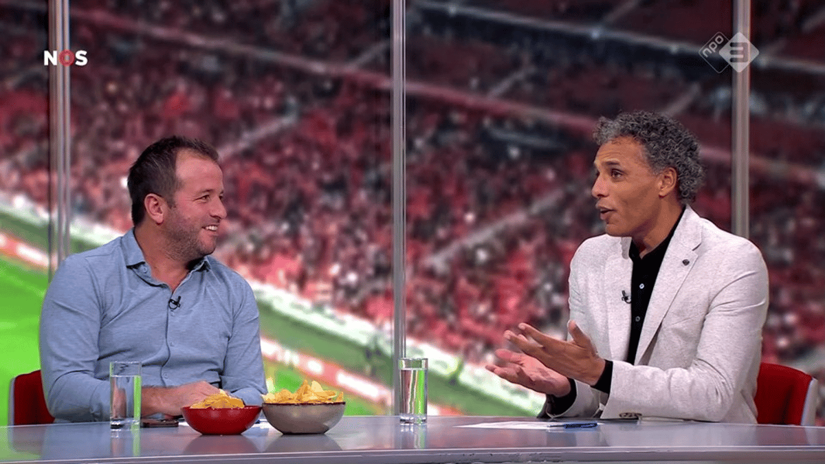 Rafael van der Vaart en Pierre van Hooijdonk bij de NOS